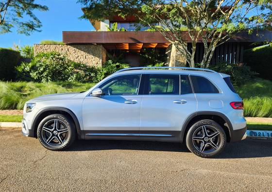 MERCEDES-BENZ GLB 220 2.0 MHEV AMG LINE 4MATIC 8G-DCT MERCEDES-BENZ GLB 220 2.0 MHEV AMG LINE 4MATIC 8G-DCT